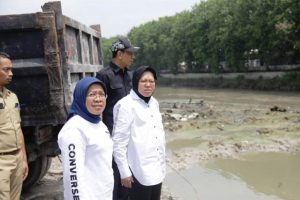Pastikan Surabaya Aman dari Banjir, Wali Kota Risma Tinjau Rumah Pompa dan Boezem