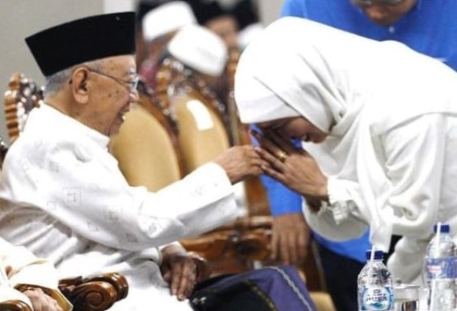 Gus Sholah Meninggal Dunia, Gubernur Khofifah Sampaikan Belasungkawa