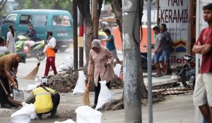 Antisipasi Luapan Air, Pemkot Surabaya Larang Pendirian Bangunan Permanen di Atas Saluran