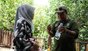 Jika Tak Ingin Dirampok Petugas, Jangan Pernah Bawa Plastik ke Wisata Mangrove di Surabaya