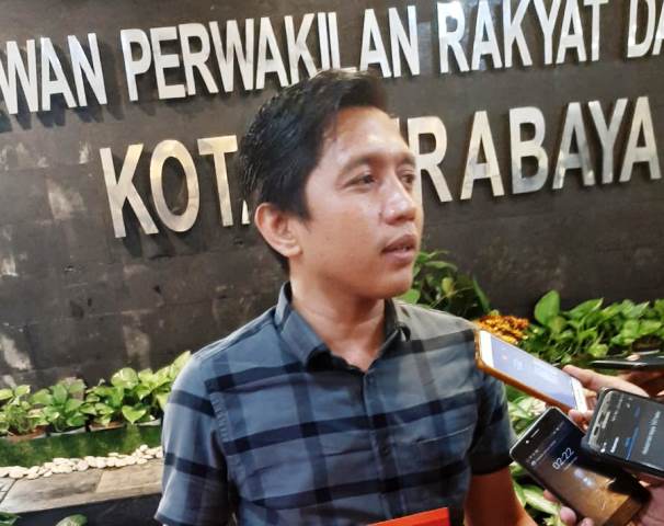 Legislator Surabaya Sorot Flyer Bergambar Eri Cahyadi dan Wali Kota Risma