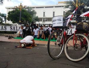 Gagal Temui Khofifah, Warga Tumpang Pitu Banyuwangi Pilih Bertahan di Kantor Gubernur