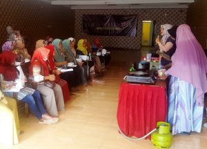 Ibu Rumah Tangga di eks Lokalisasi Sememi Ikuti Pelatihan Pemberdayaan Ekonomi