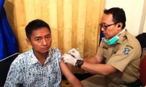 Peduli Kesehatan, Pemkot Surabaya Cek Kesehatan dan Vaksin Wartawan