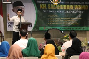 Buku Gus Sholah Jadi Esensi Kehidupan Pesantren Di Era Modern