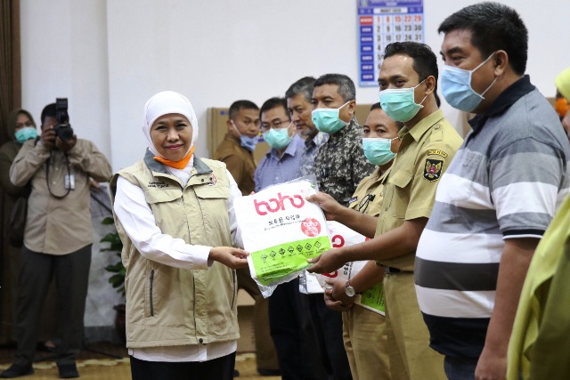 Pemprov Jatim Bagikan 7.100 APD di 64 Rumah Sakit Rujukan