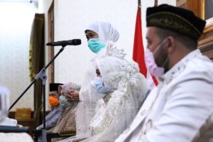 Tunda Resepsi Pernikahan, 2 Pasang Pengantin Diundang ke Grahadi