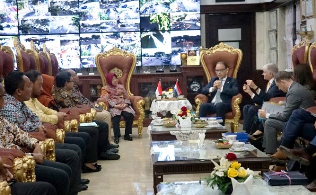 Bakal Tanam Investasi di Surabaya, Perwakilan Belanda Temui Wali Kota Risma