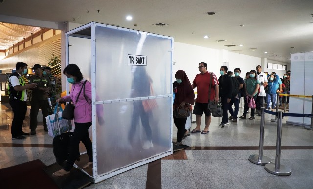Pemkot Surabaya Pasang Dua Bilik Sterilisasi di Terminal Kedatangan Juanda