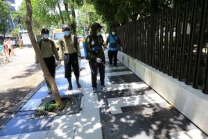 Pemkot Surabaya Lakukan Penyemprotan Disinfektan Antisipasi COVID-19