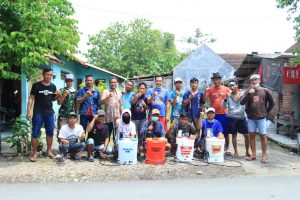 KOMPAK Cegah Covid-19, Pemuda Desa di Sidoarjo Gotong Royong Semprot Disinfektan 
