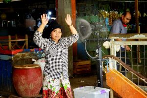 Cegah Covid-19, PD Pasar Surya Pasang Kipas Semprot Disinfektan di Pasar Keputran Utara