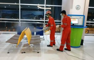 Antisipasi Covid 19, Bandara Juanda Lakukan Penyemprotan Cairan Disinfektan Secara Berkala