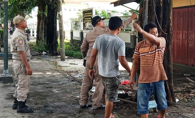 Bantu Relokasi PKL, Satpol PP Kabupaten Kediri Terjunkan 35 Personil