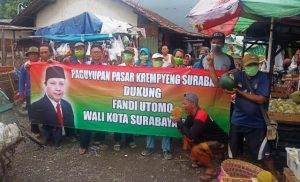 Edukasi Masyarakat Tentang Corona, Pendukung Fandi Utomo Bagikan Masker