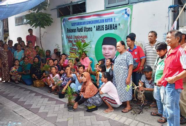 Jaga dan Lestarikan Lingkungan, Pendukung Fandi Utomo Tanam Bunga