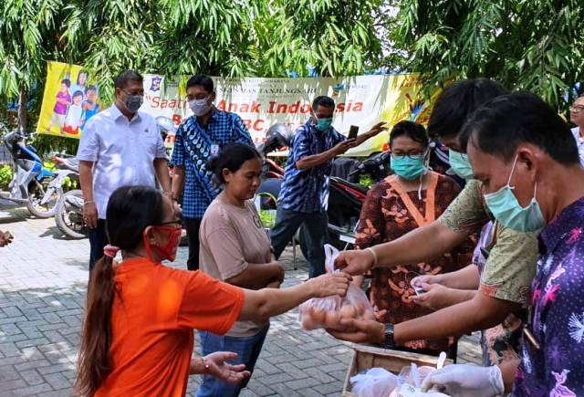 Sidak Operasi Pasar Disperindag Surabaya, John Tamrun: Harus Diteruskan ke 31 Kecamatan