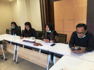 Support Perjuangan Tenaga Medis, Legislator Surabaya Segera Bagikan Bantuan Sembako dan APD untuk Rumkit