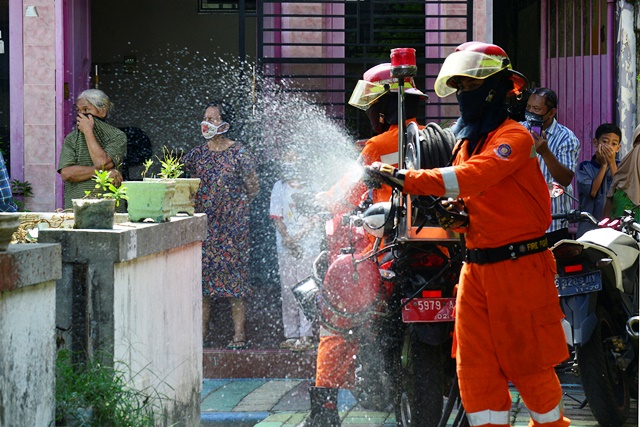 Pemkot Surabaya Pastikan Bahan Penyemprotan Disinfektan Aman untuk Manusia