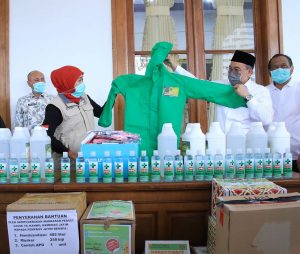 Madrasah Ambil Peran Melawan Covid-19, Produksi APD Lalu Sumbang Pada Pemprov Jatim