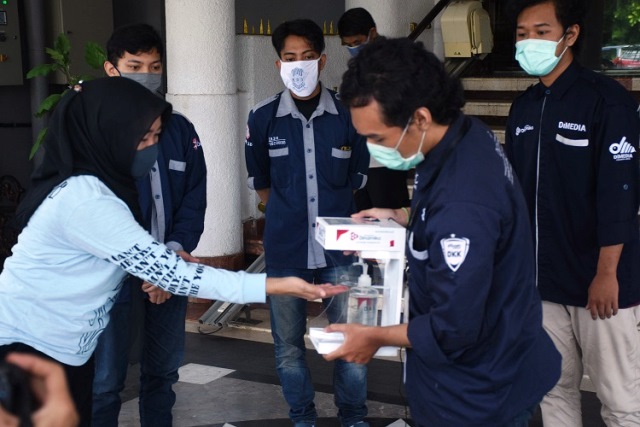 Undika (ex Stikom) Beri 10 DAS Kepada Pemkot Surabaya