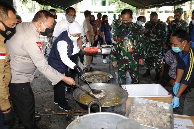 Gubernur Khofifah Dorong Pemda Yang Terapkan PSBB Tambah Titik Dapur Umum