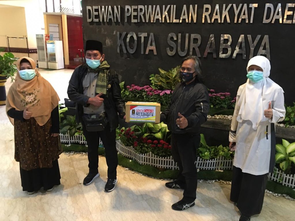PKS Surabaya Hibahkan Masker dan Hand Sanitizer ke Wartawan Pokja Dewan