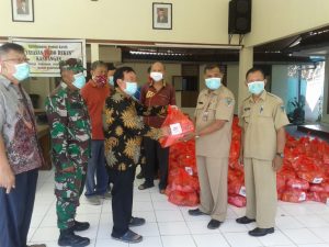 Kecamatan Kandangan Kediri Distribusikan Bantuan Sembako dari Pengusaha