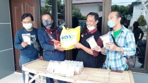Support Kinerja Media di Tengah Wabah Covid-19, YDSF Surabaya Bantu APD ke Jurnalis