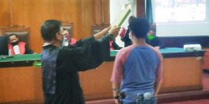 Nekat Jual Sabu 2,64 Gram, Warga Jl. Gubeng Masjid Diadili