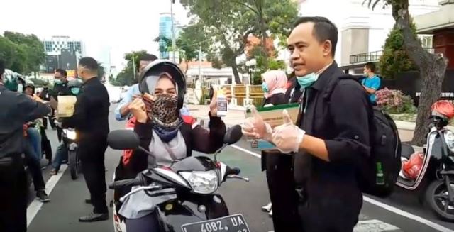 Sejumlah Legislator Gelar Baksos Covid-19, Ini Respon Ketua DPRD Surabaya