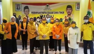 Ketua DPD Jatim Dampingi Kartini Golkar Salurkan Bantuan 3000 Paket Sambako