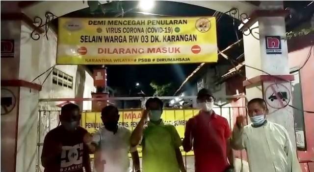 Tutup Akses Masuk, Warga RW 03 Dukuh Karangan Surabaya Dirikan Pos Pantau Covid-19