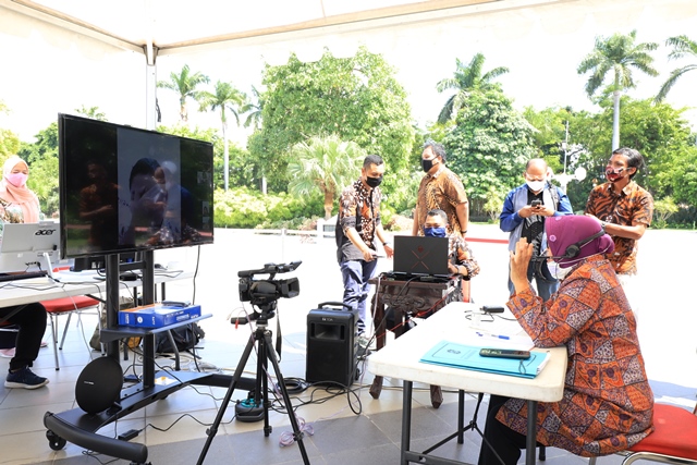 Motivasi Pelajar Surabaya di Tengah Pandemi, Wali Kota Risma Gelar Teleconference