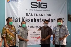 SIG Serahkan Bantuan Alkes dan APD