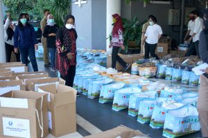 Perhatikan Para Medis, Pemkot Terus Kirim APD ke Berbagai Rumah Sakit di Surabaya