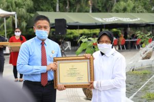 Wali Kota Risma Beri Penghargaan kepada 15 Kuasa Hukum Pemkot Surabaya
