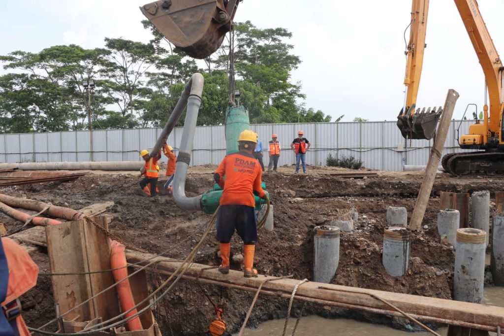 PDAM Surabaya: Perbaikan Pipa Bocor Masuk Tahap Penyambungan