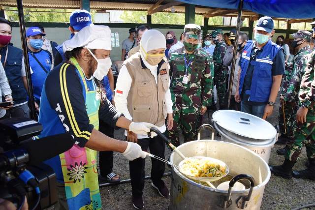 Gubernur Khofifah Pastikan Makanan untuk Warga Terdampak Covid-19 di Gresik Sudah Lewati Sistem Security Food