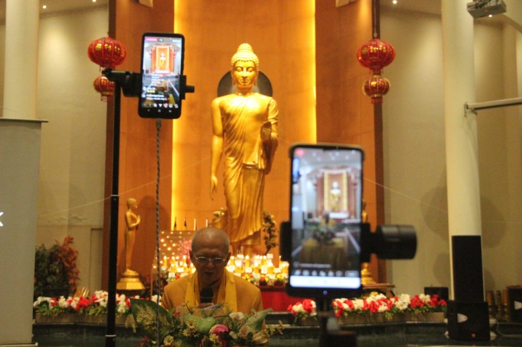 Terapkan Physical Distancing, Umat Budha Surabaya ikuti ibadah Trisuci Waisak Online