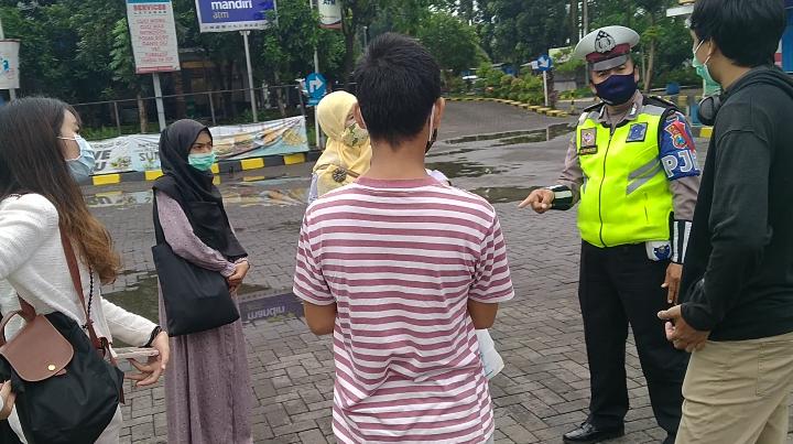 Angkut 15 Mahasiswa Thailand, Bus Duta Prima Dihampiri Petugas PJR Tol Surabaya-Gempol