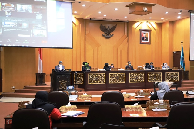 Hadir di Rapat Paripurna DPRD Surabaya, Wali Kota Risma Paparkan LKPJ TA 2019