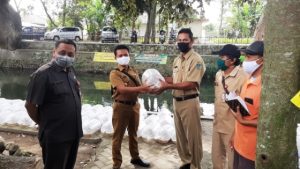 Dorong Masyarakat Hidup Sehat dengan Asupan Gizi, Pemkab Kediri Berikan Bantuan Benih Ikan