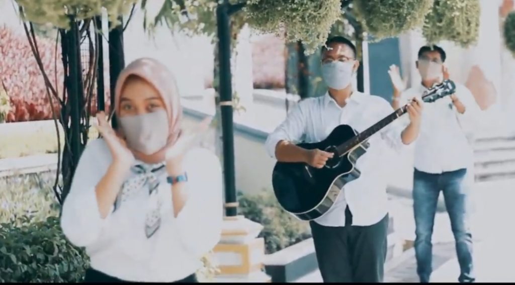 Staf Disbudpar Surabaya Ciptakan Lagu Bersatu Melawan Virus Corona