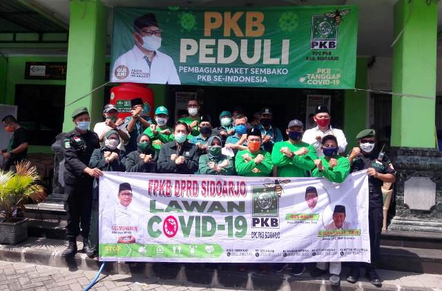 DPC PKB Sidoarjo Salurkan Sembako ke Warga Terdampak Covid-19