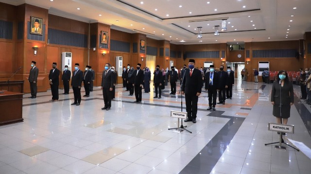 Lantik 71 Pejabat Pemkot Surabaya, Risma Wali Kota: Saya sengaja melantik staf saya yang saudaranya ada di KPK