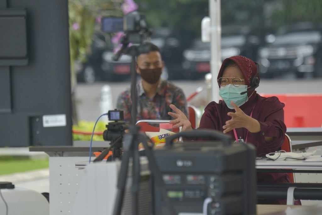 Vidcon Bersama Lurah se Surabaya, Wali Kota Risma: Kalau Kerja Tulus Tidak Perlu Takut