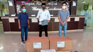 Sekda Roswandi Salem Kembali Terima Bantuan APD dan Alat Rapid Tes dari CSR Perusahaan