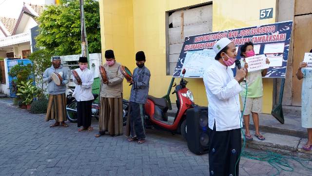 Pulang Kampung, Pasien Sembuh Covid-19 di Kota Surabaya Disambut Terbangan