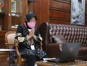 Ini Pesan Wali Kota Risma di Momen Wisuda Poltekbang